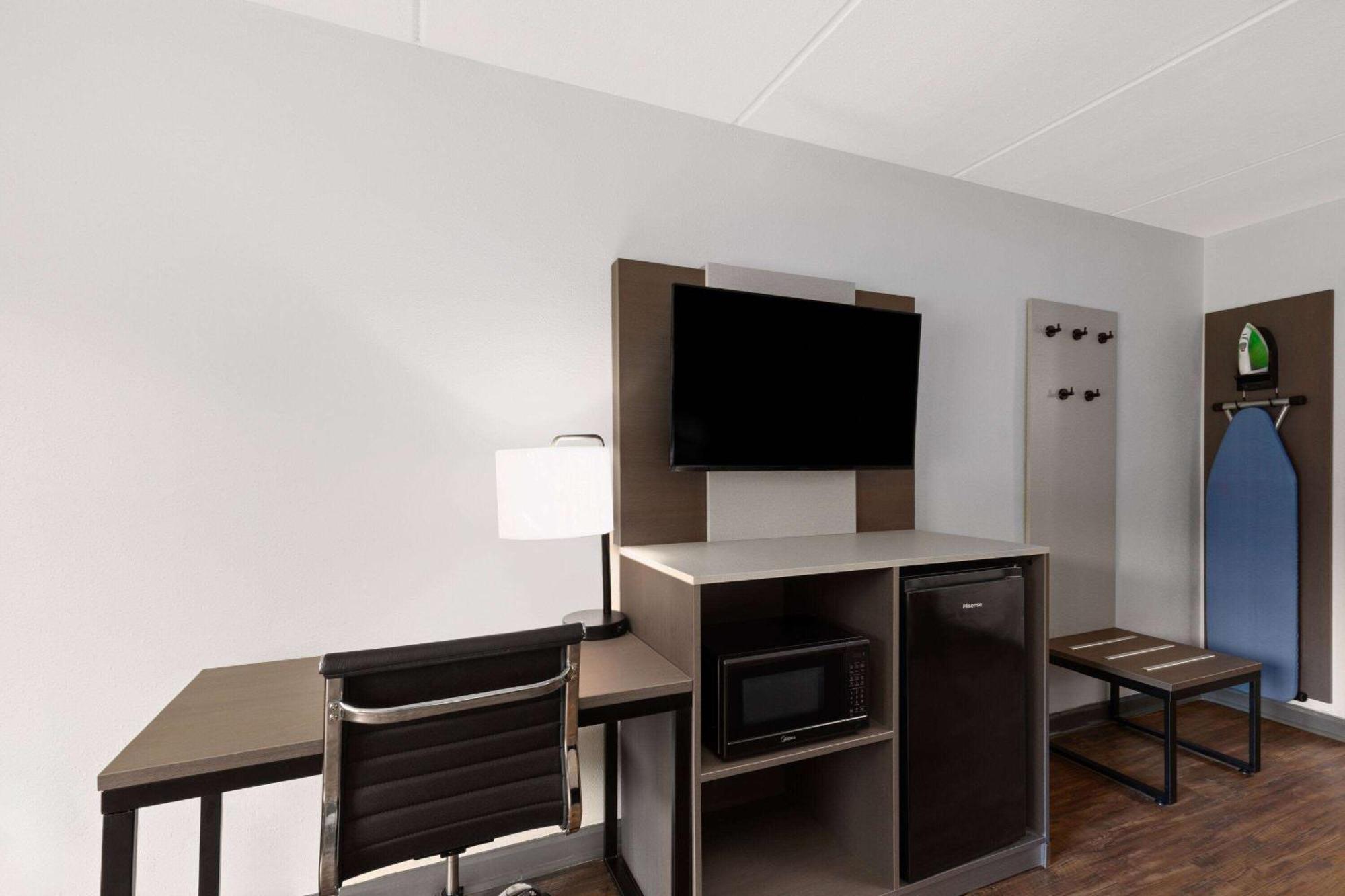 Ramada By Wyndham Bainbridge Hotel ภายนอก รูปภาพ